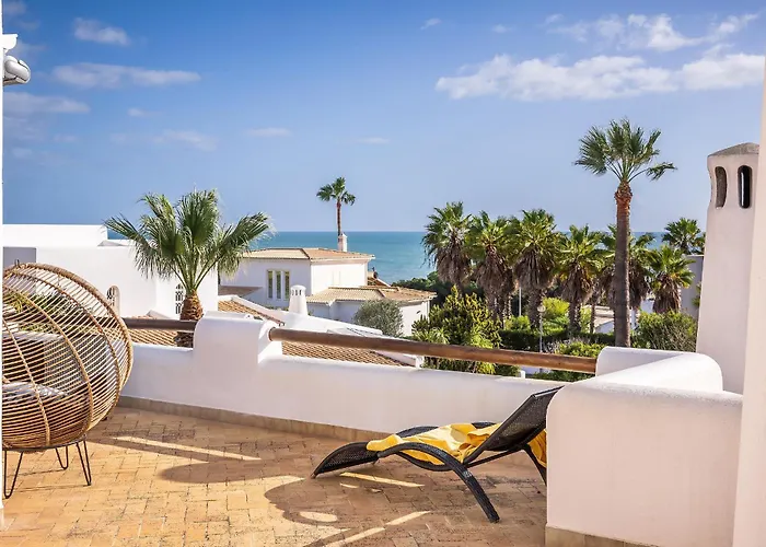 Coral By Ocvillas * אלבופיירה