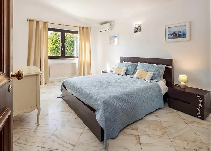 Coral By Ocvillas * אלבופיירה