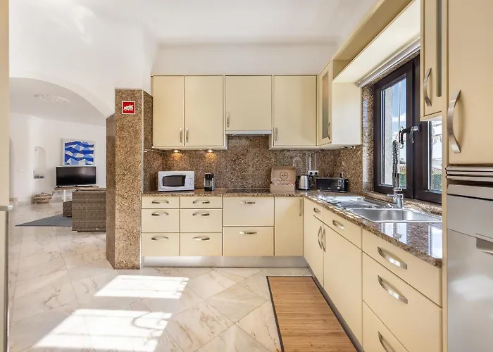 Coral By Ocvillas * אלבופיירה